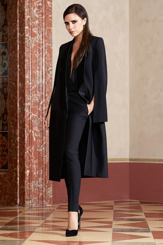 Look all black: casaco alongado 